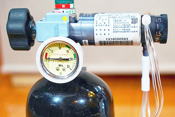 酸素ボンベ